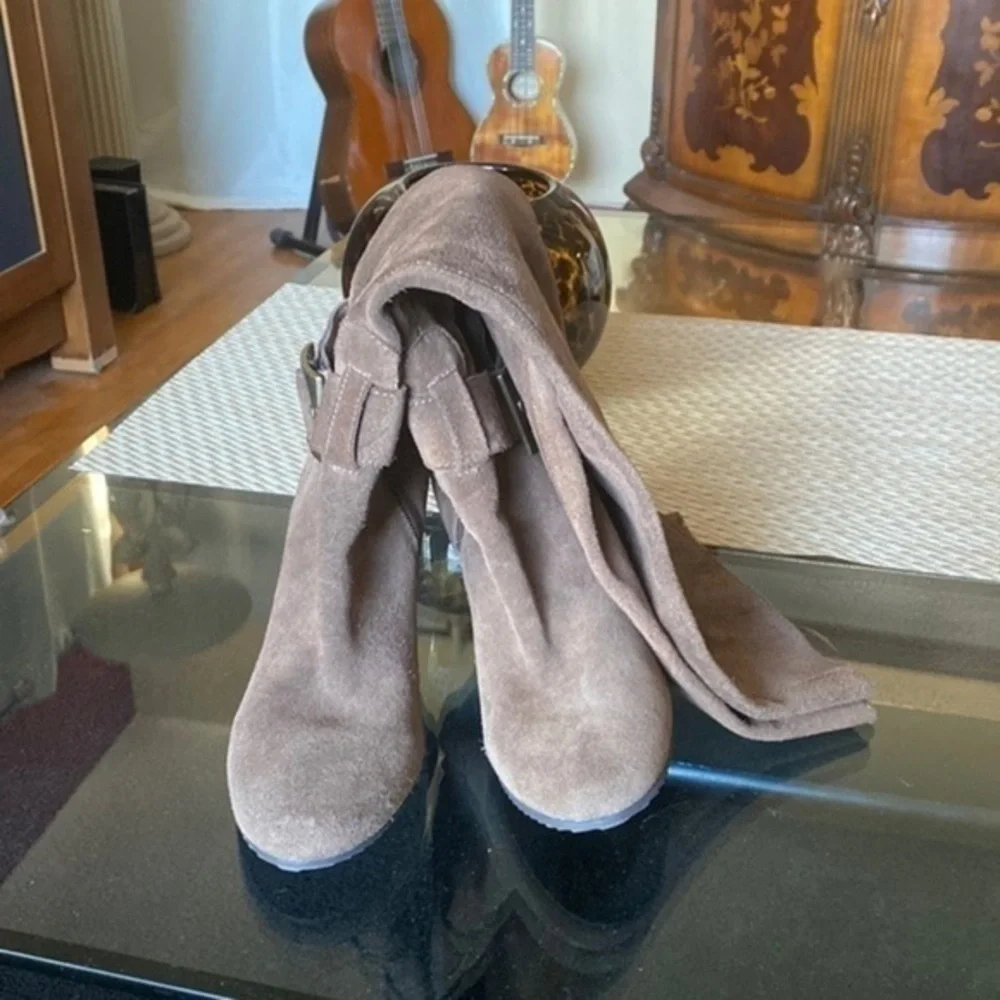 BCBG SUEDE BROWN BOOTS SIZE 6.5/36